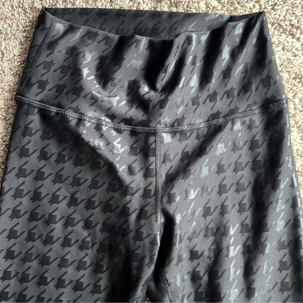 Peloton black reflective leggings wide waist size medium - Picture 2 of 3